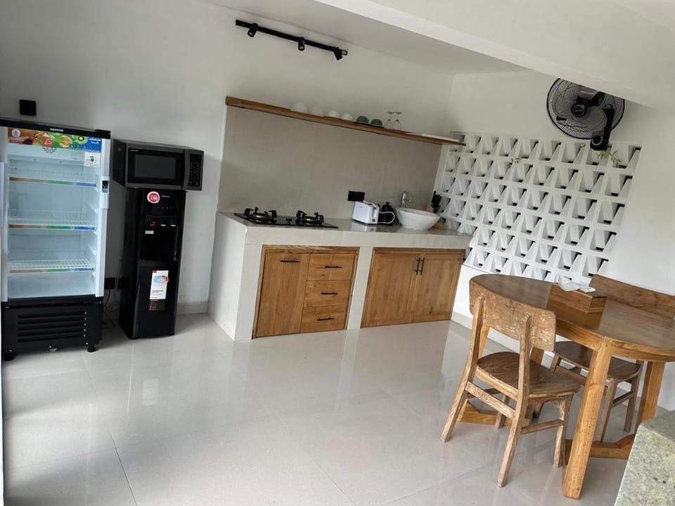 Kitchen or kitchenette, Dining area, oven, stove