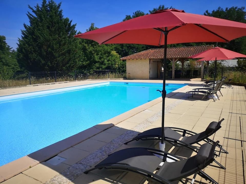 Gîte Campagne au Jardin de Pagès piscine waouh calme et confort House in Occitanie