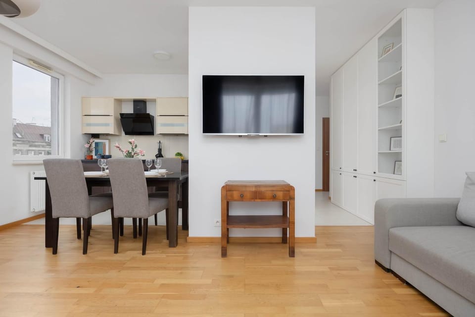TV and multimedia, Kitchen or kitchenette, Living room, Seating area