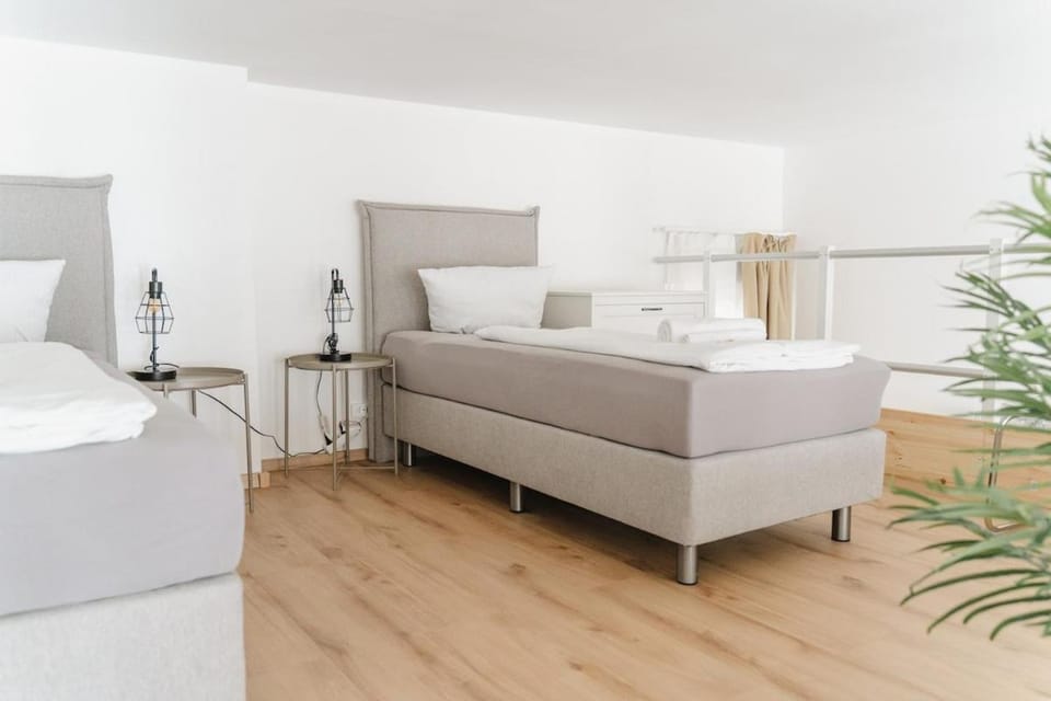 SC 00 KITA by ROCKCHAIR Apartments l SUPERHOST Status l Unique & Style Loft 2 Floors 2 Bathrooms Boxspringbeds welcomes you! Apartment in Berlin