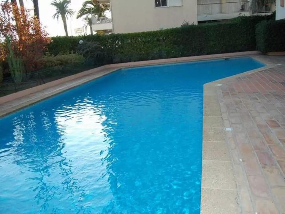 80E - Magnifique 3P face mer avec terrasse et parking Apartment in Menton