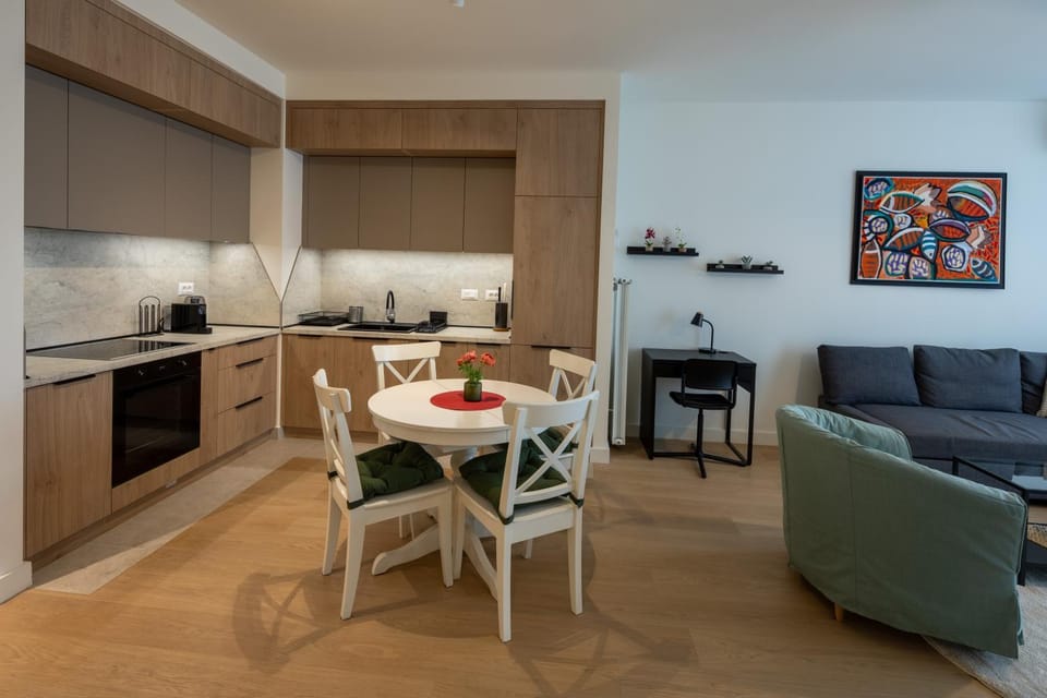 Dining area, kitchen