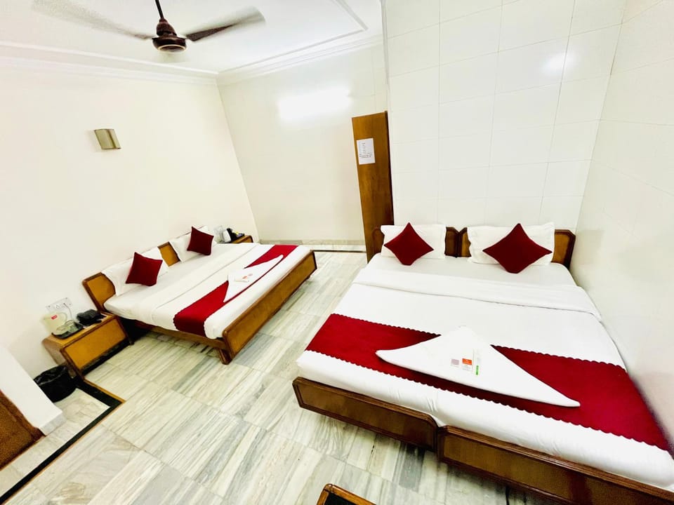 Bed, Photo of the whole room, Bedroom, air conditioner