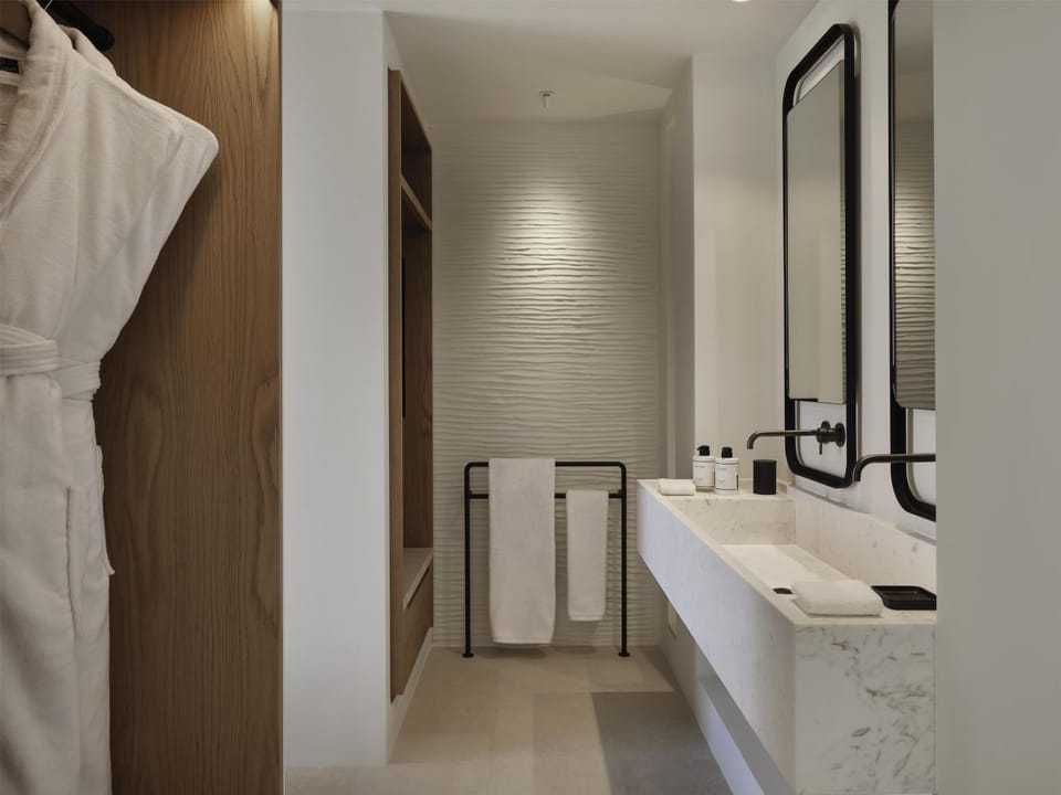 Bathroom, towels