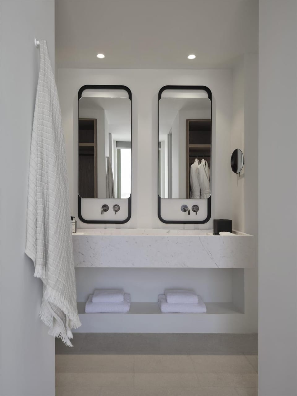 Bathroom, towels