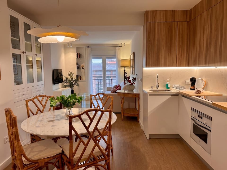 ChezmoiHomes Central Prime Apartment I FREE Parking Apartment in Granada