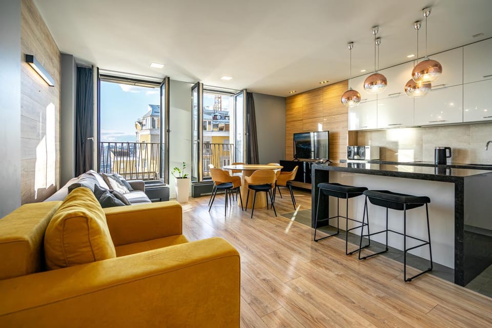 Living room, Dining area, pet friendly