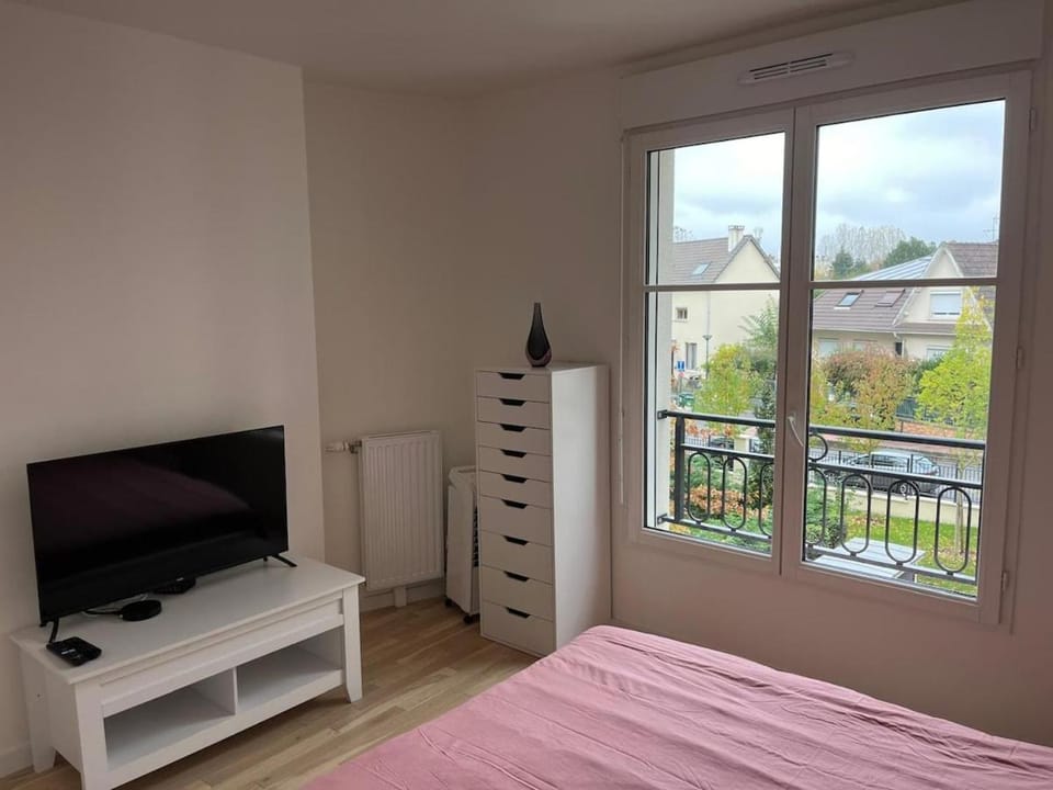 Cozy Renovated Flat in Clamart 15 min to Paris Apartment in Île-de-France