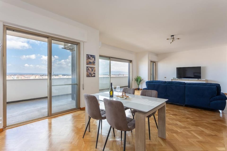 TV and multimedia, Living room, Dining area