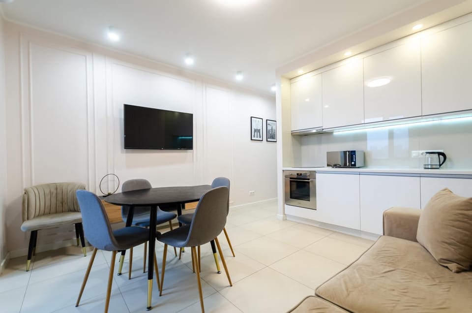 TV and multimedia, Seating area, Dining area, microwave, oven, pet friendly, stove, kitchen
