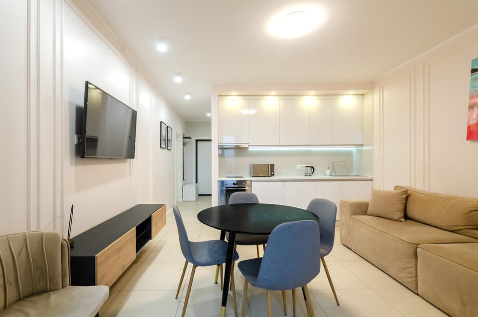 TV and multimedia, Living room, Seating area, Dining area