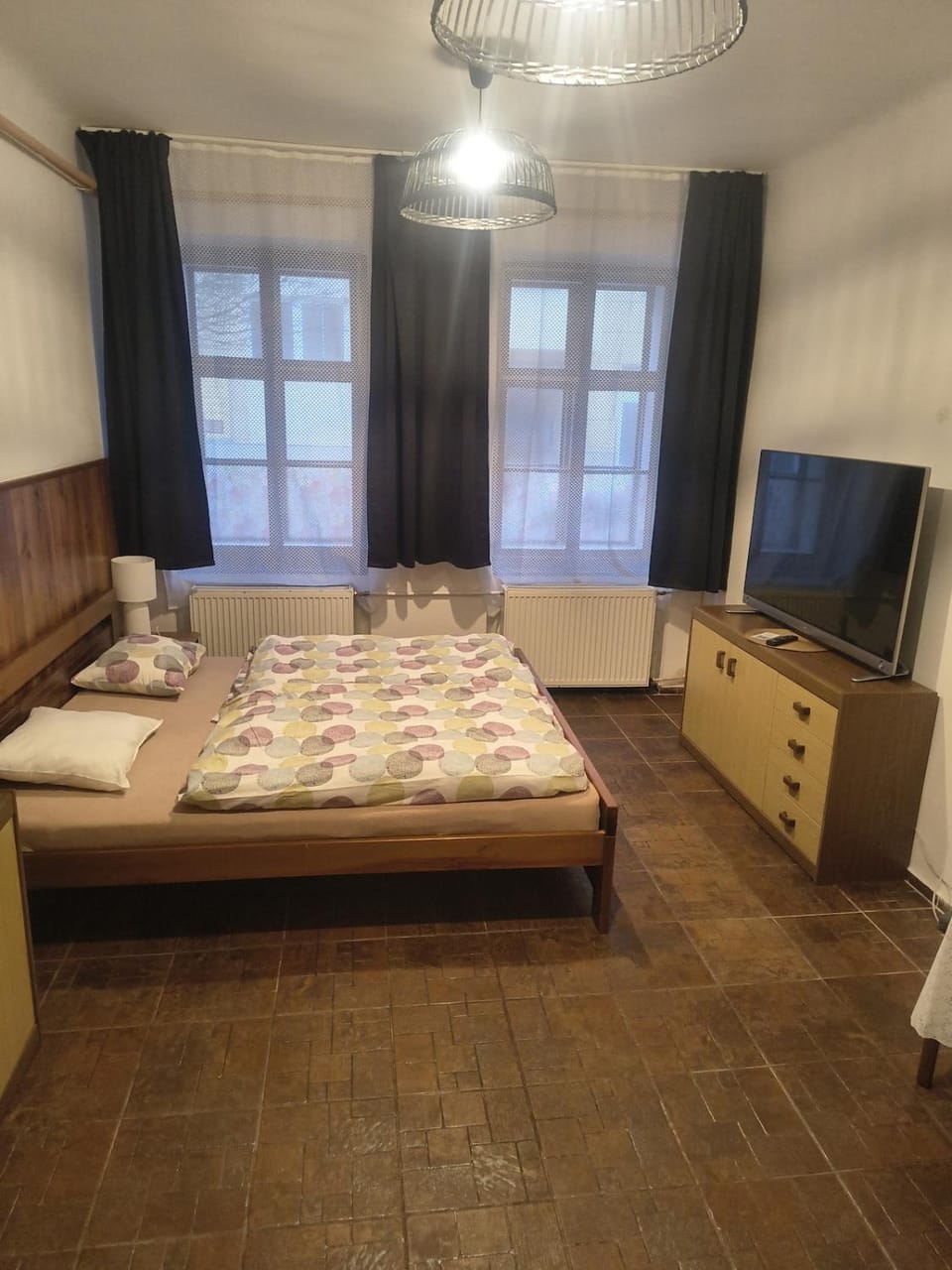 Bed, TV and multimedia, Photo of the whole room