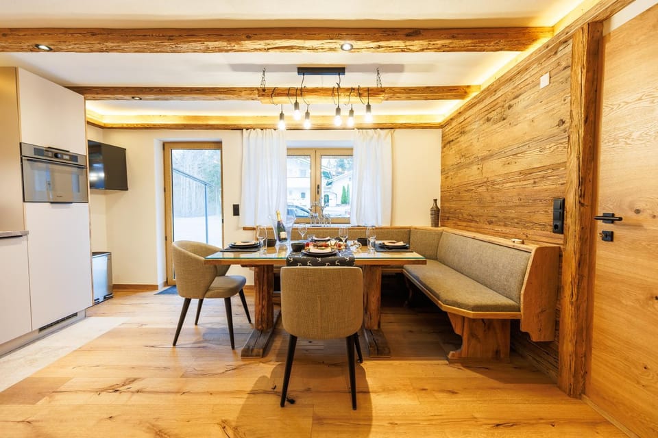 Living room, Seating area, Dining area