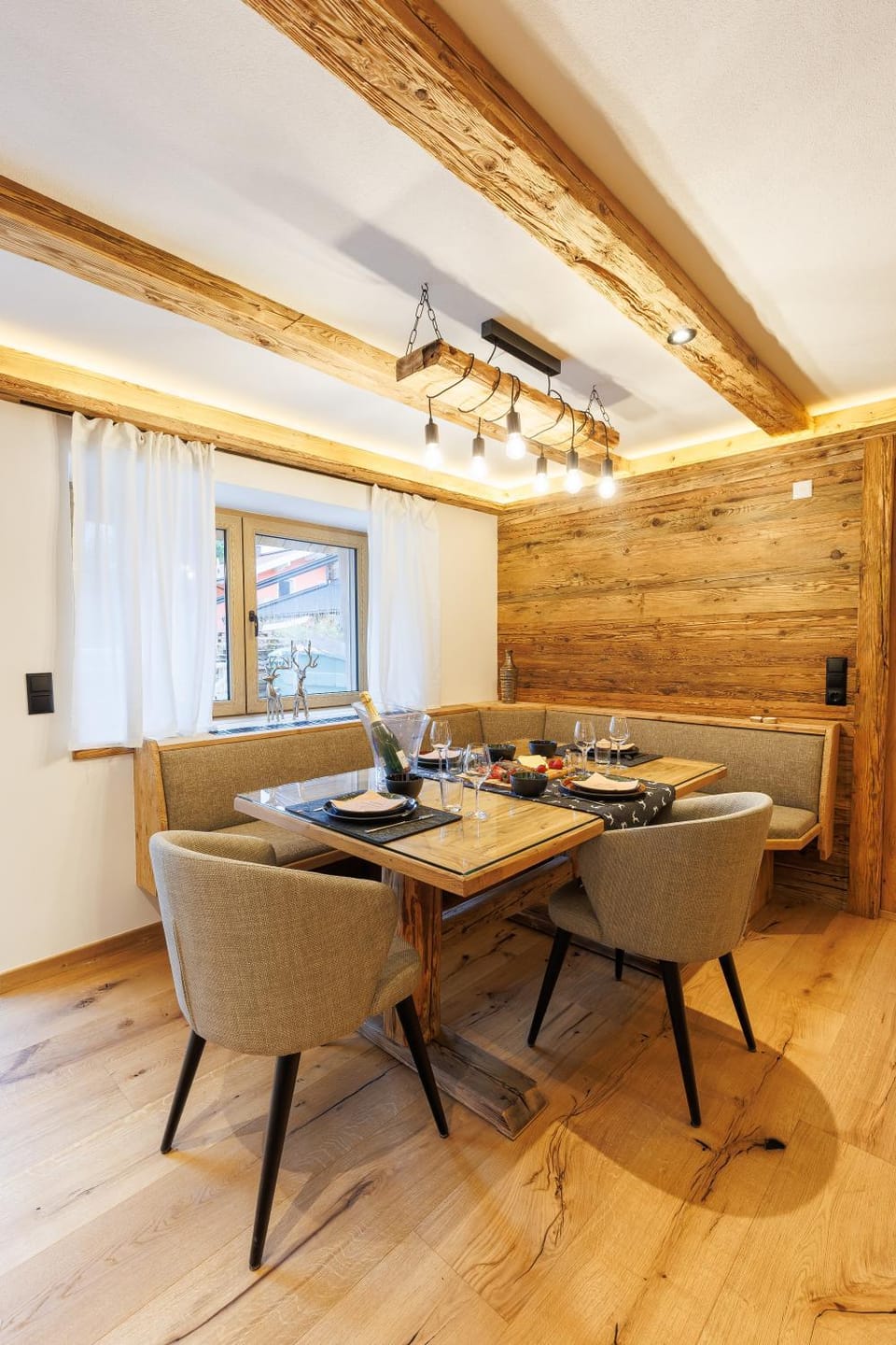 Living room, Seating area, Dining area