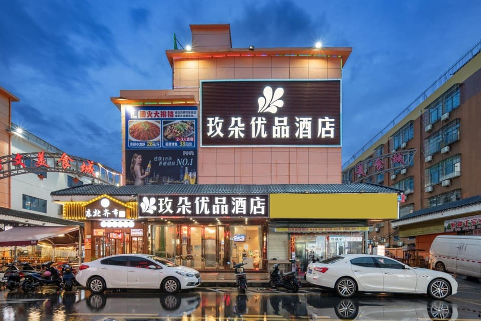 Property building, Neighbourhood, Location