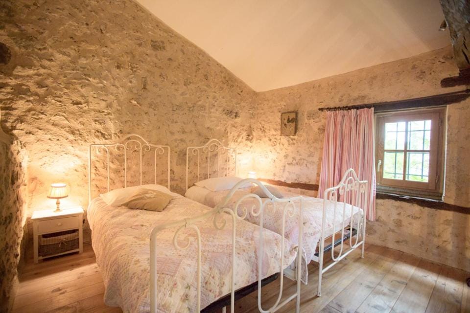 GITE FOUR A PAIN 4 pers House in Nouvelle-Aquitaine