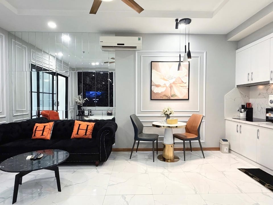 Kitchen or kitchenette, Seating area, Dining area, air conditioner