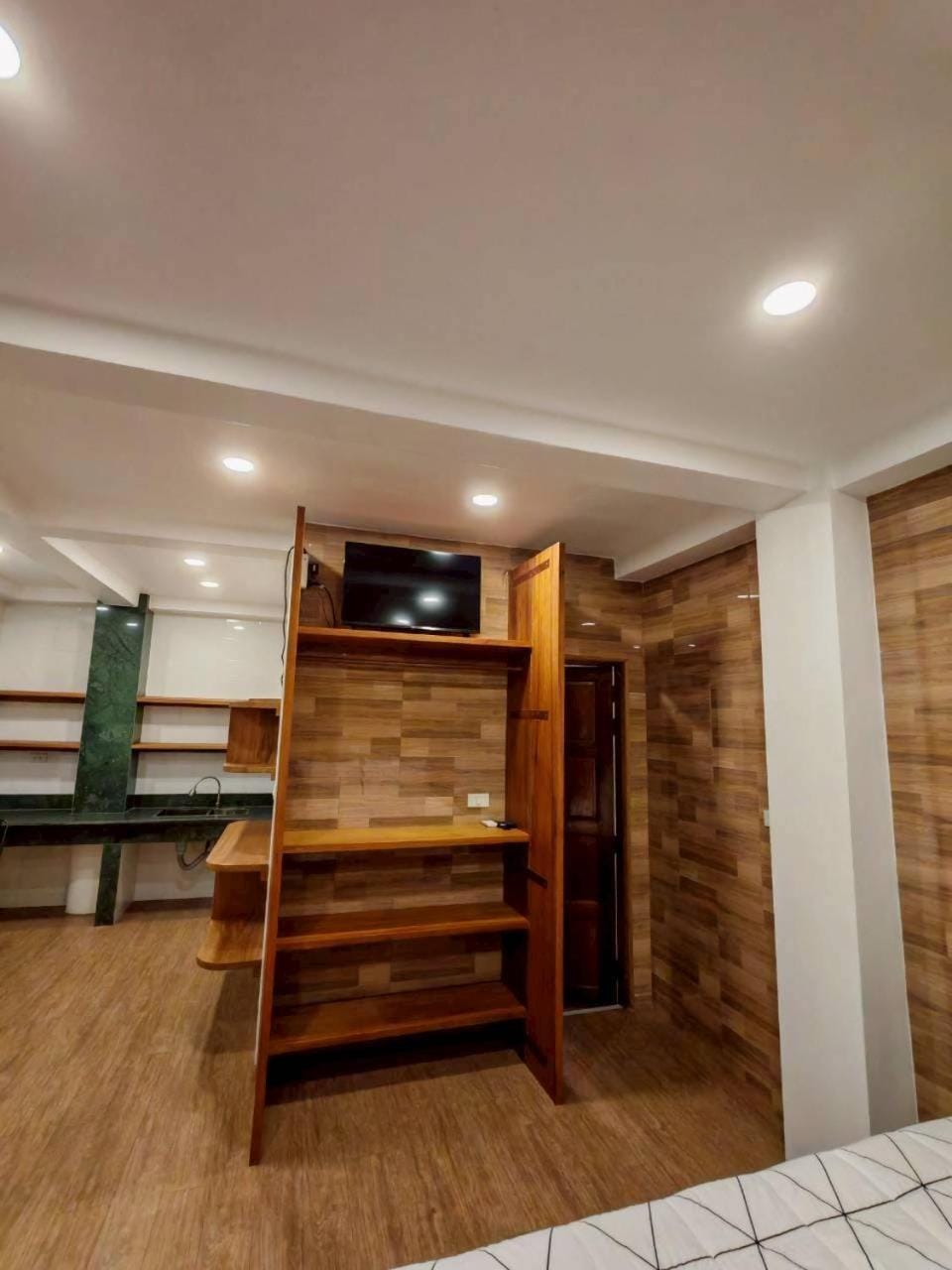 TV and multimedia, Photo of the whole room, Bedroom