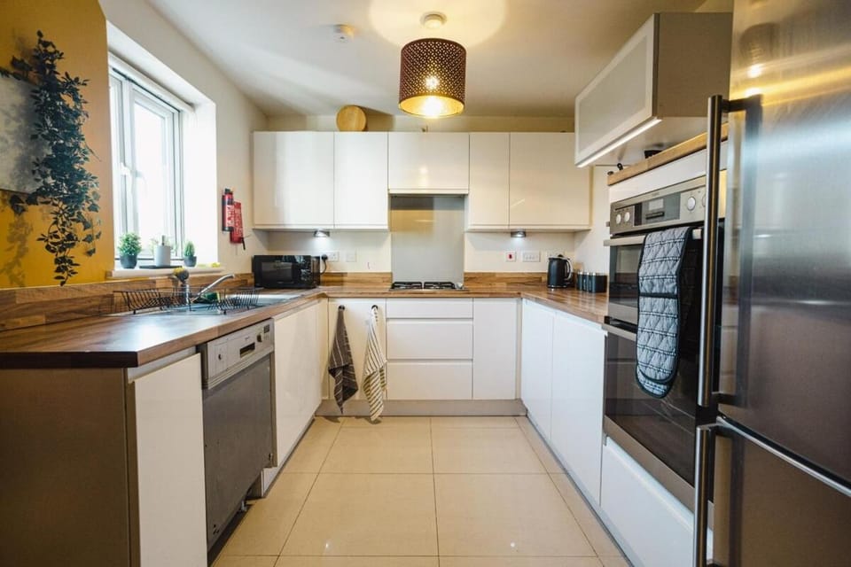 Kitchen or kitchenette, kitchen