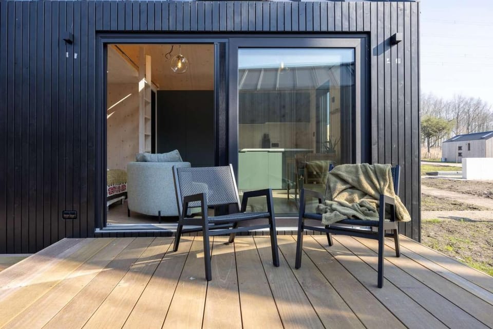 Tiny house with wooden deck in Oud Ade - Tuin van Keet - 30 House in South Holland (province)