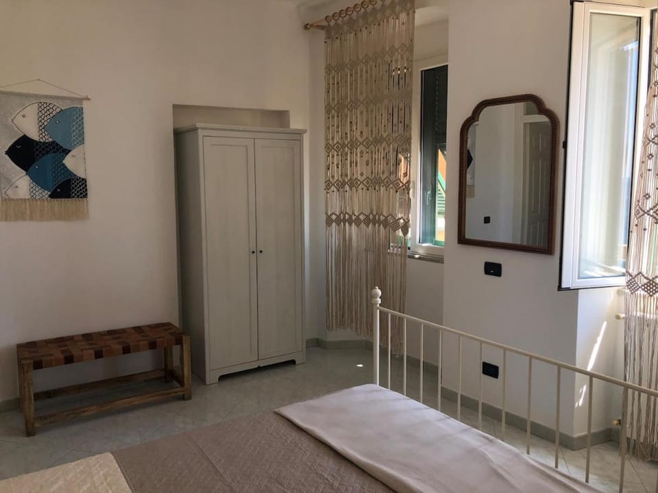 Apartment Nautilus Riomaggiore with SeaView, Family Friendly Apartment in Riomaggiore