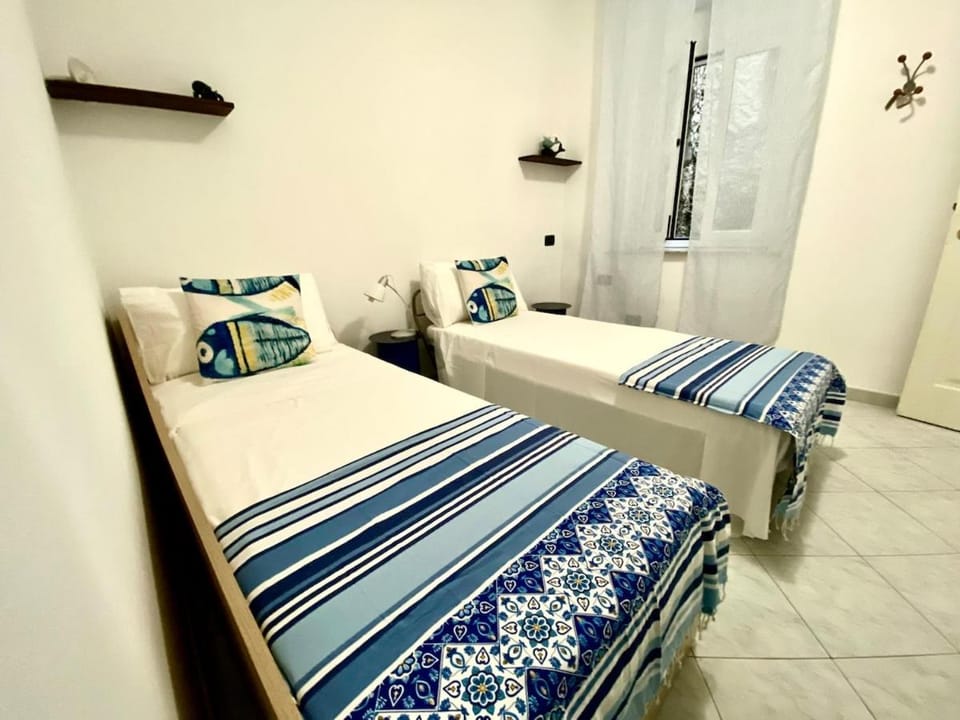 Apartment Nautilus Riomaggiore with SeaView, Family Friendly Apartment in Riomaggiore