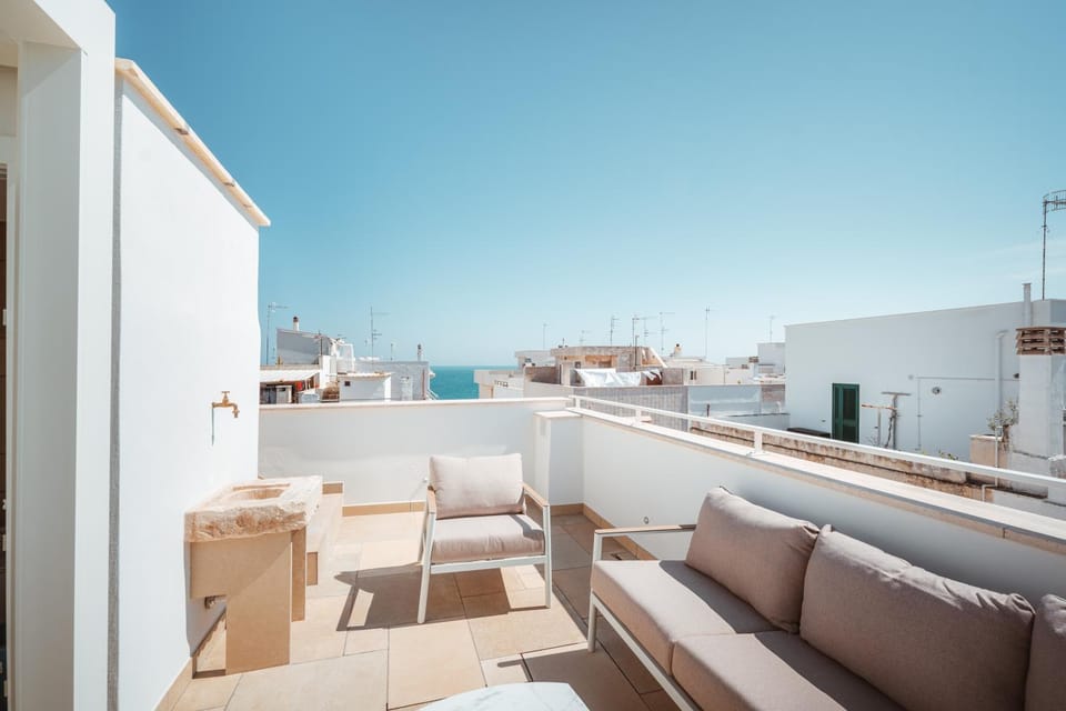 Patio, Day, View (from property/room), Balcony/Terrace, Living room, Seating area, Dining area, Sea view