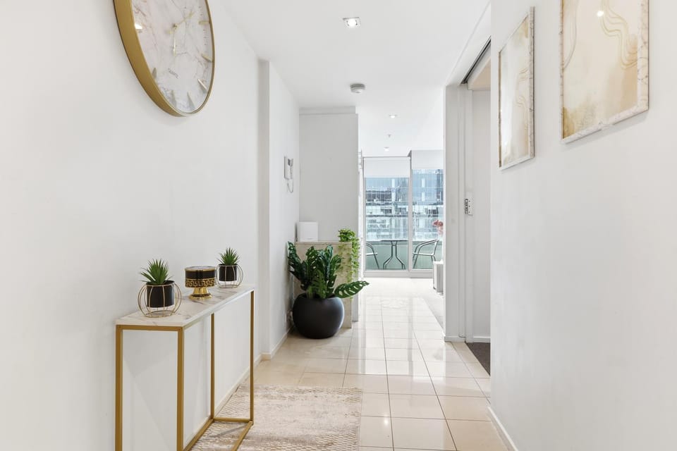 Luxury Sky High 2BR Spa, Pool and Gym Apartment in Southbank