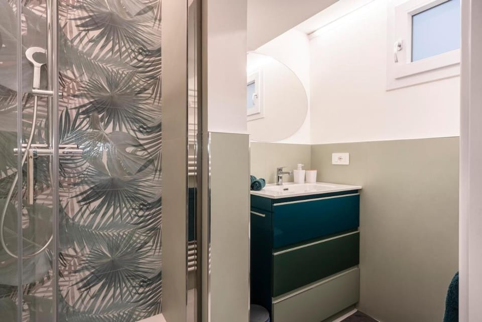Shower, Bathroom