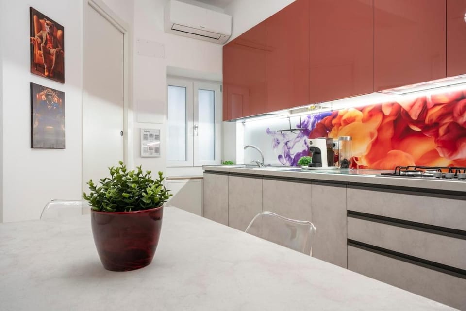 Kitchen or kitchenette, Dining area, air conditioner