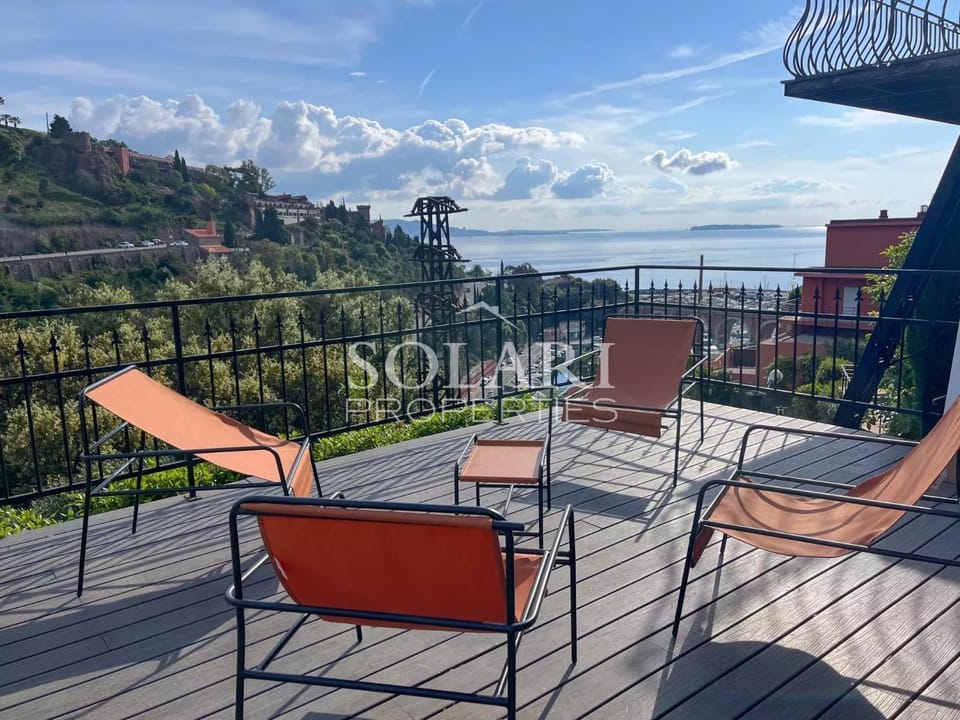 Villa with swimming pool and beach access on foot Villa in Mandelieu-La Napoule