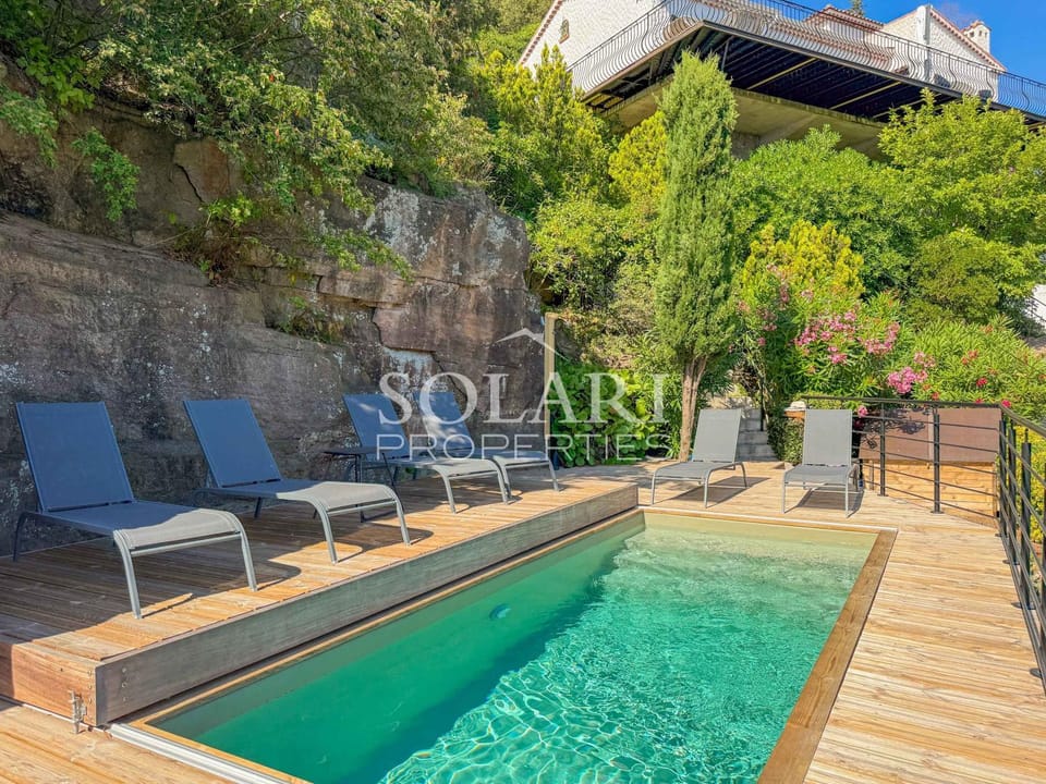 Villa with swimming pool and beach access on foot Villa in Mandelieu-La Napoule