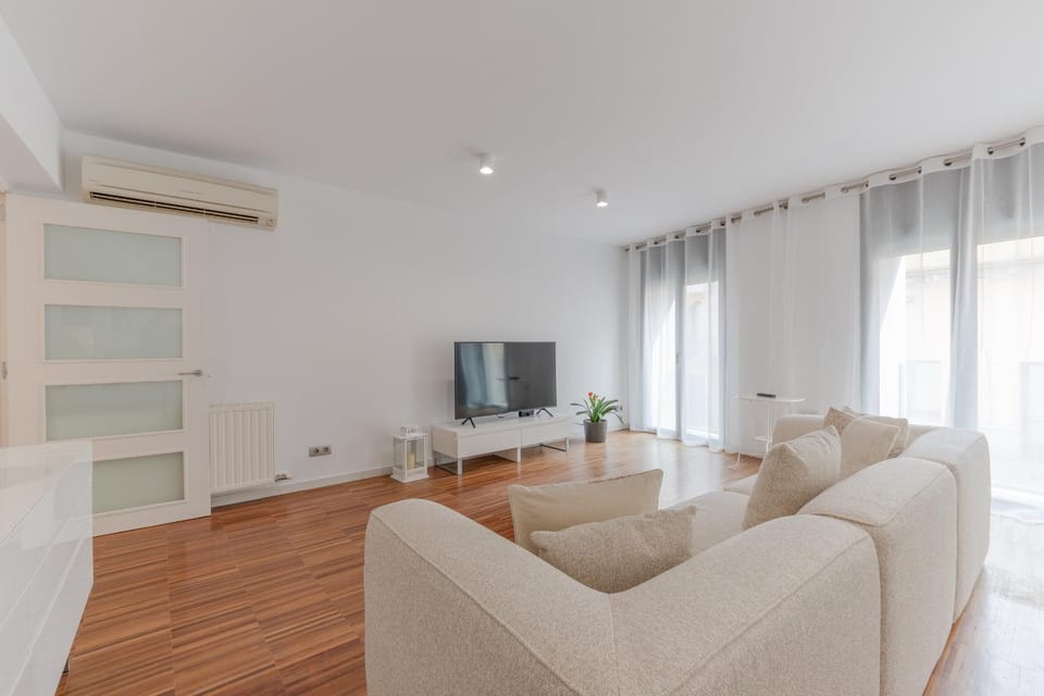 Communal lounge/ TV room, TV and multimedia, Living room