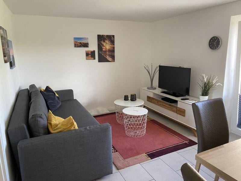 TV and multimedia, Living room, Seating area, Evening entertainment