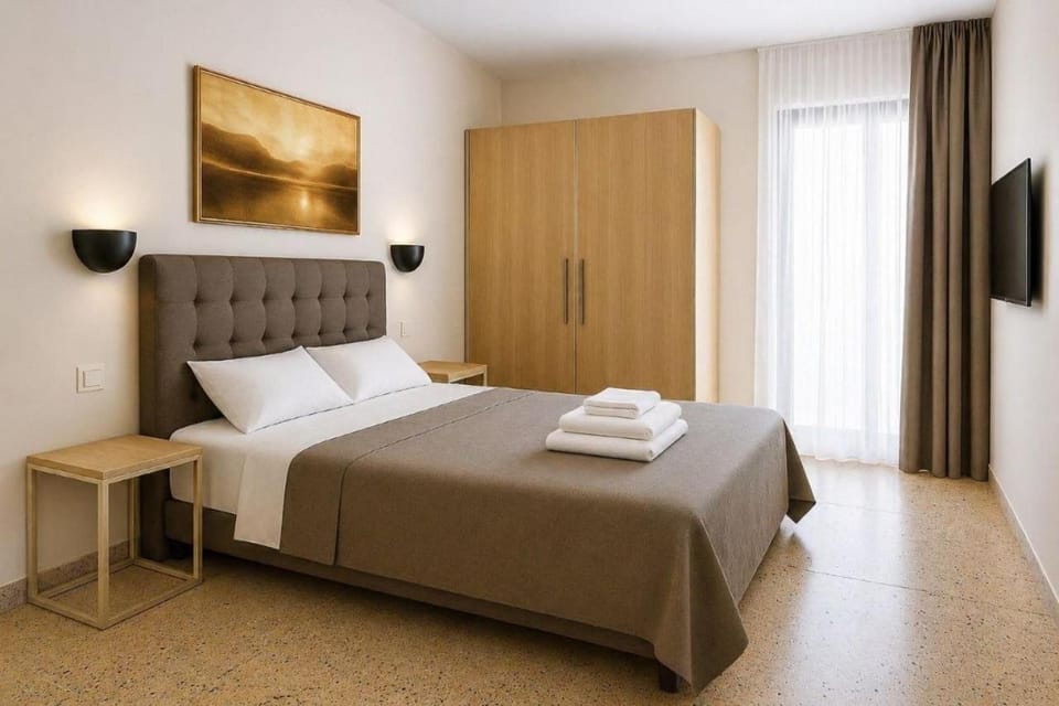 Bed, TV and multimedia, Photo of the whole room, Bedroom, wardrobe