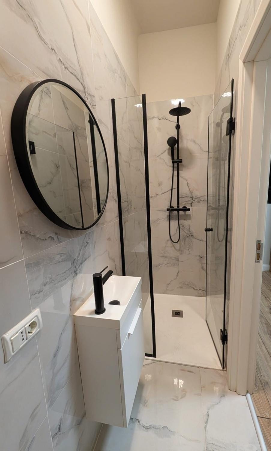 Silent Oasis - 2 Baths - 2 Mins to Old Town Apartment in Bucharest