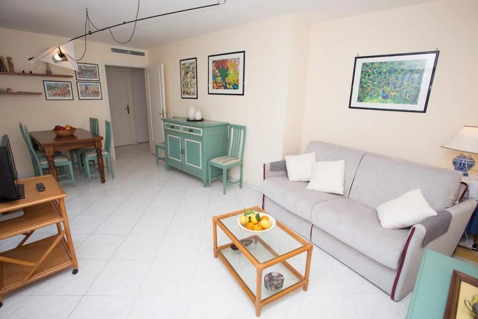 28D - Centre ville avec terrasse et parking Apartment in Menton