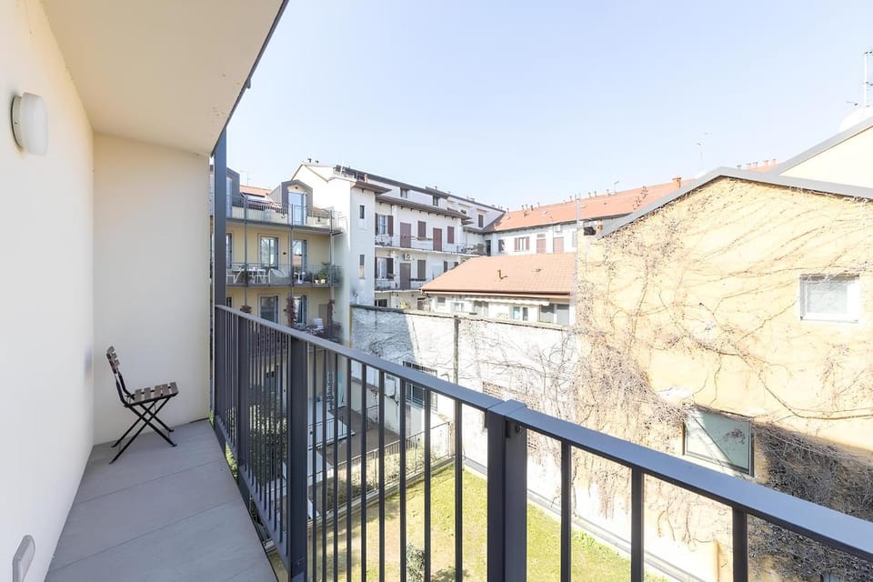 Property building, Day, View (from property/room), Balcony/Terrace