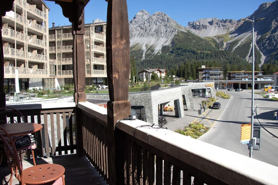 Balcony/Terrace, Mountain view, Street view