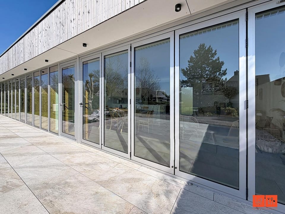 Patio, Facade/entrance, Day