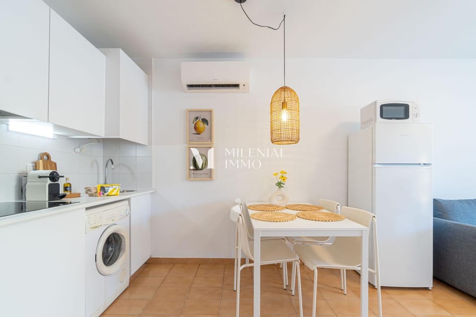 Kitchen or kitchenette, Dining area, washing machine, air conditioner