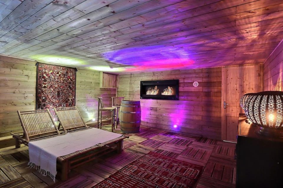 Provençal house with two swimming pools, jacuzzi and sauna Villa in Rognes