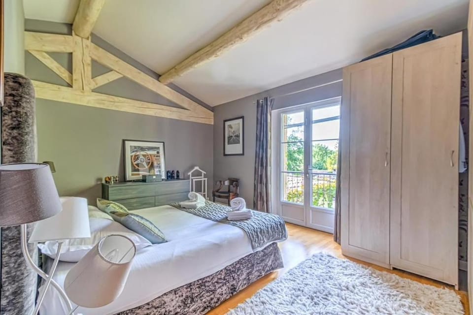 Provençal house with two swimming pools, jacuzzi and sauna Villa in Rognes