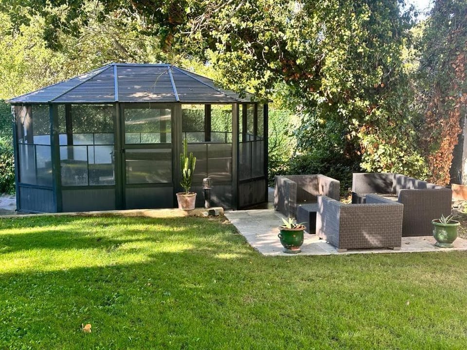 Provençal house with two swimming pools, jacuzzi and sauna Villa in Rognes