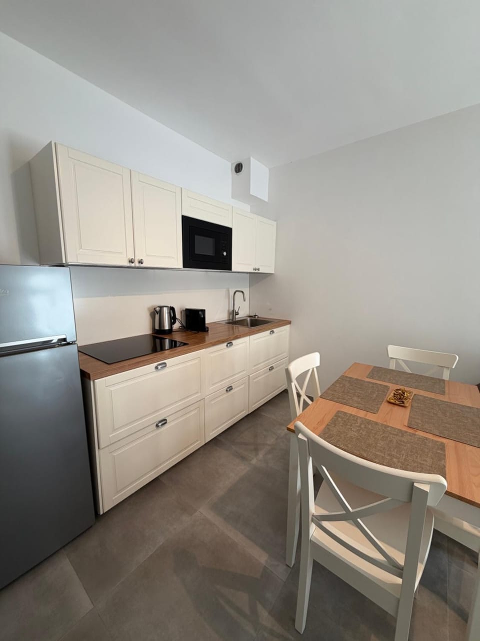 Kitchen or kitchenette, Seating area, Dining area, pet friendly, stove