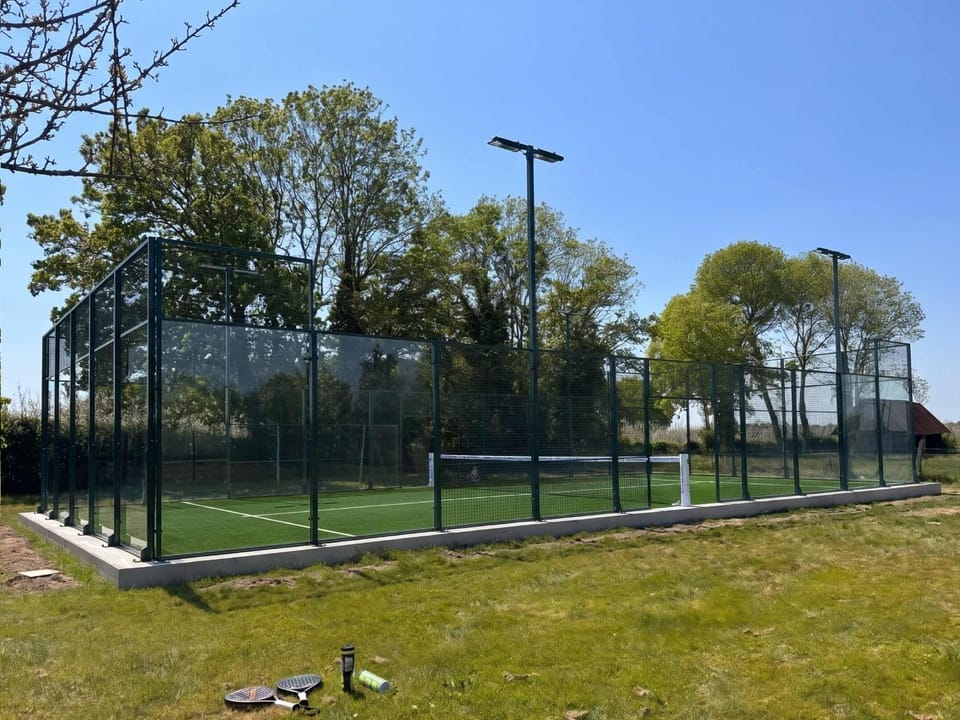 Tennis court, Tennis court