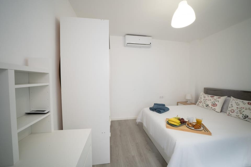 Pedregalejo Home: Near Beach, AC and Workspace Apartment in Malaga