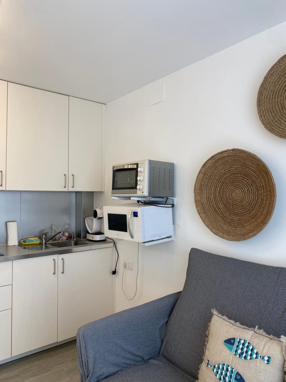 Pedregalejo Home: Near Beach, AC and Workspace Apartment in Malaga
