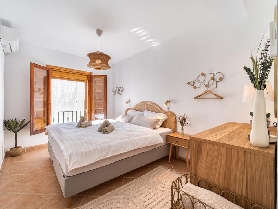 Bed, Photo of the whole room, Bedroom, towels, wardrobe, air conditioner