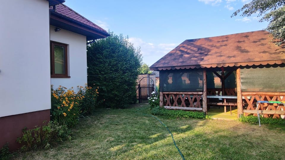 Property building, Day, Garden, Garden view